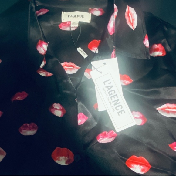 NWT L'AGENCE Tyler Holly Lip Print Long-Sleeve Silk Button Down Shirt - Size XS - Picture 9 of 16